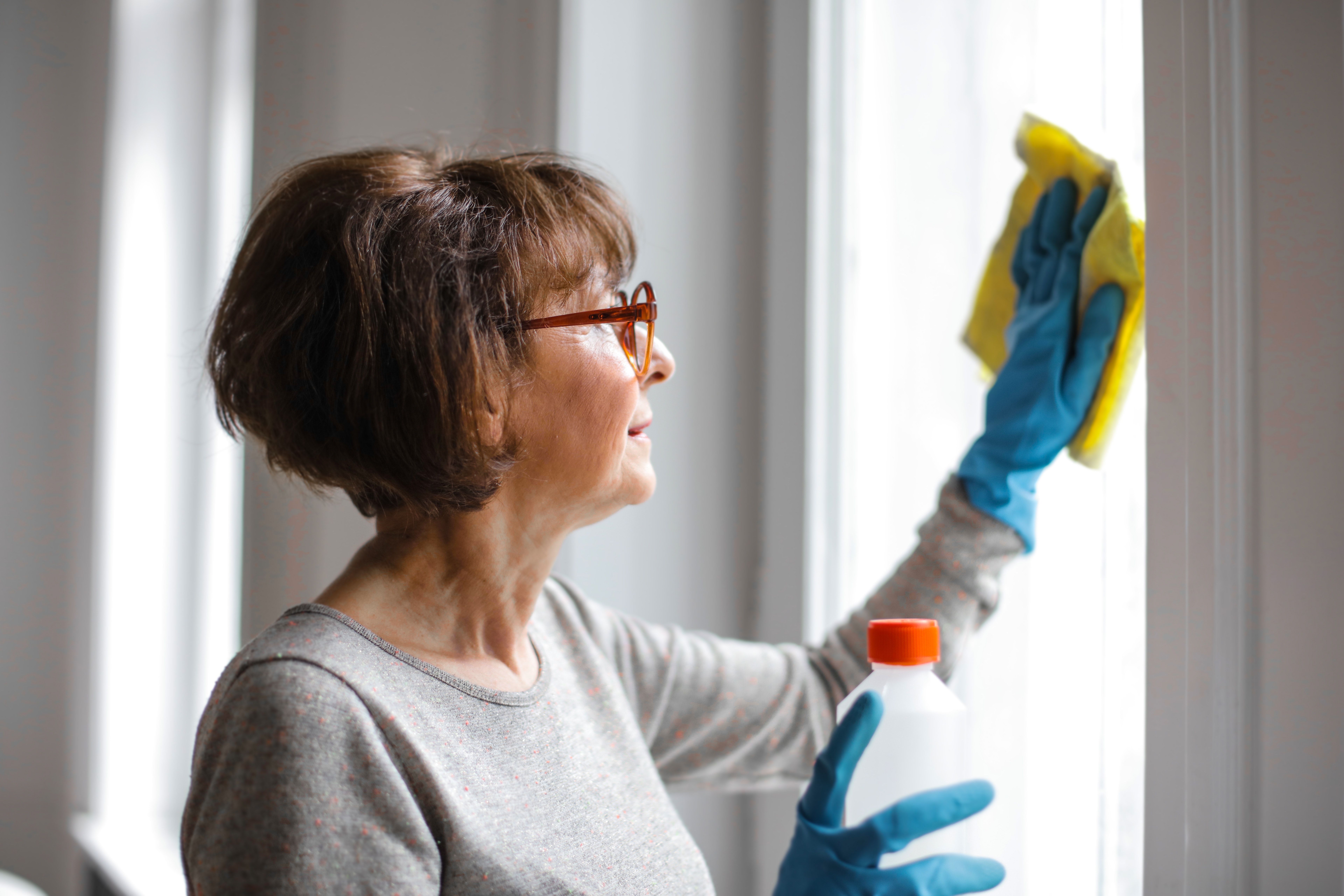 cleaning with loved ones - acorn stairlifts usa